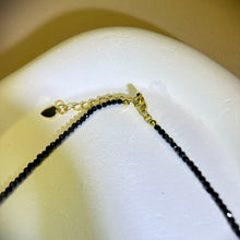 将图片加载到图库查看器，White Mother of Pearl Cat Black Spinel Beads Necklace 白色贝母猫头黑色尖晶石珠链项链
