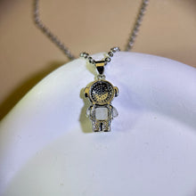 将图片加载到图库查看器，Moonstone Astronaut Pendant 冰长石月光石镶嵌太空人吊坠
