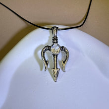 将图片加载到图库查看器，Clear Quartz Trident Pendant Necklace 白水晶镶嵌三叉戟吊坠项链
