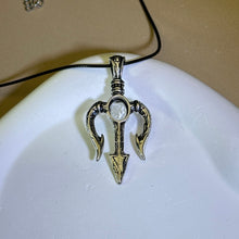 将图片加载到图库查看器，Clear Quartz Trident Pendant Necklace 白水晶镶嵌三叉戟吊坠项链
