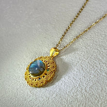 Load image into Gallery viewer, Labradorite Pendant 拉长石灰月光石镶嵌吊坠
