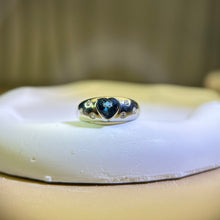 Load image into Gallery viewer, London Blue Topaz Love Heart Adjustable Ring 伦敦蓝托帕石爱心镶嵌活口戒指
