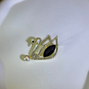 White Freshwater Pearl Swan Brooch 白色淡水珍珠镶嵌天鹅胸针