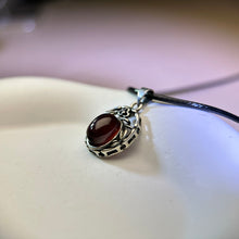 将图片加载到图库查看器，Orange Garnet Pendant Necklace 橙红石榴石镶嵌吊坠项链
