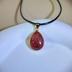 Red Strawberry Quartz Pendant Necklace 红色草莓晶吊坠项链