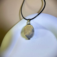 Load image into Gallery viewer, Amethyst Container Pendant Necklace 紫水晶镶嵌嘎乌盒吊坠项链
