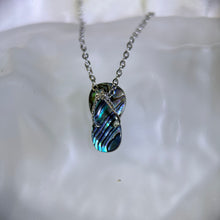 Load image into Gallery viewer, PAUA  Abalone Shell Sandal Pendant 鲍贝镶嵌拖鞋吊坠
