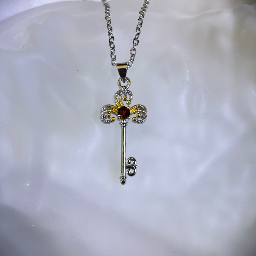 Ruby Garnet Key Pendant 酒红石榴石镶嵌钥匙吊坠