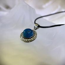 将图片加载到图库查看器，Blue Apatite Pendant Necklace 蓝磷灰镶嵌吊坠项链
