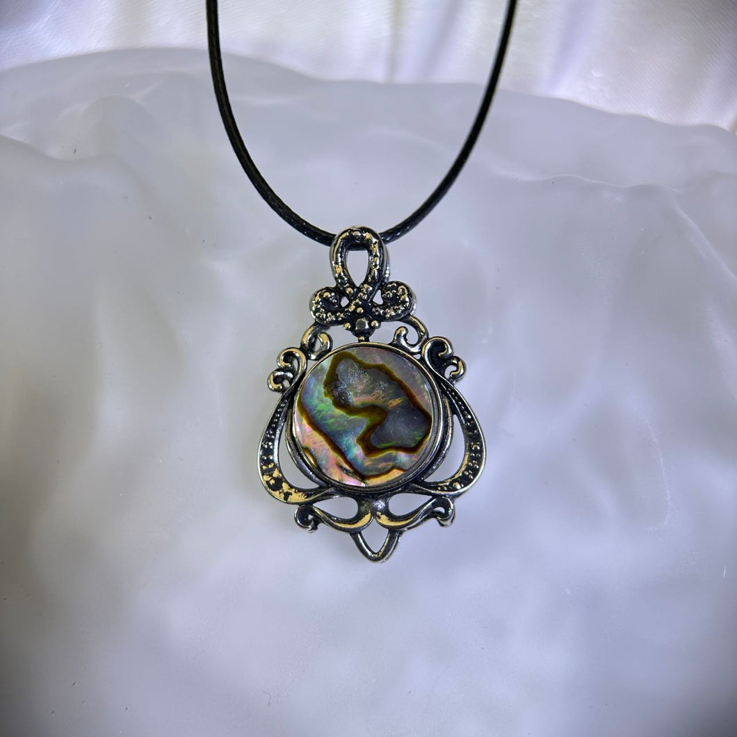 Abalone PAUA Shell Pendant Necklace 鲍贝镶嵌吊坠项链