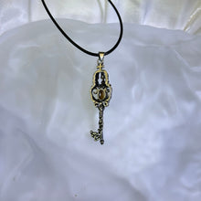 Load image into Gallery viewer, Golden Rutilated Quartz Key Pendant Necklace 金发晶水晶镶嵌钥匙吊坠项链
