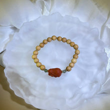 将图片加载到图库查看器，Thuja Wood Carnelian PiXIU Beads Bracelet 崖柏木南红玛瑙貔貅手串
