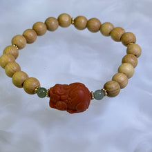 将图片加载到图库查看器，Thuja Wood Carnelian PiXIU Beads Bracelet 崖柏木南红玛瑙貔貅手串
