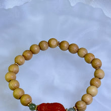 将图片加载到图库查看器，Thuja Wood Carnelian PiXIU Beads Bracelet 崖柏木南红玛瑙貔貅手串
