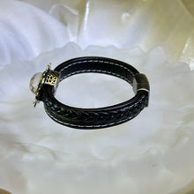 Load image into Gallery viewer, Phantom Quartz Leather Bangle 幽灵水晶镶嵌皮革手镯
