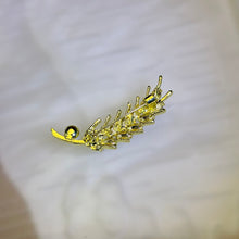 Load image into Gallery viewer, White Freshwater Pearl Ear of Wheat Brooch 白色淡水珍珠镶嵌麦穗胸针
