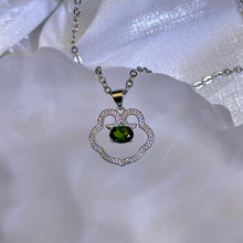 Load image into Gallery viewer, Chrome Diopside Ruyi Pendant 透辉石镶嵌如意吊坠
