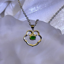 Load image into Gallery viewer, Chrome Diopside Ruyi Pendant 透辉石镶嵌如意吊坠
