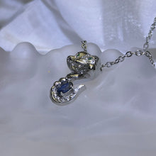 Load image into Gallery viewer, Blue Sapphire Snake Pendant 蓝色蓝宝石镶嵌蛇吊坠
