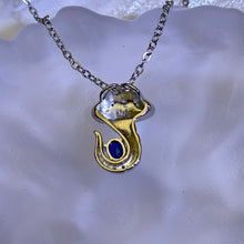 Load image into Gallery viewer, Blue Sapphire Snake Pendant 蓝色蓝宝石镶嵌蛇吊坠
