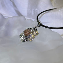 Load image into Gallery viewer, Phantom Quartz Pendant Necklace 幽灵水晶镶嵌吊坠项链
