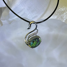 将图片加载到图库查看器，PAUA Abalone Shell Swan Pendant Necklace 鲍贝镶嵌天鹅吊坠项链
