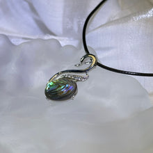 Load image into Gallery viewer, PAUA Abalone Shell Swan Pendant Necklace 鲍贝镶嵌天鹅吊坠项链
