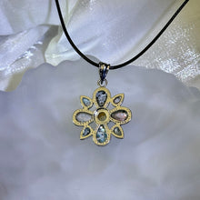 Load image into Gallery viewer, PAUA Abalone Shell Pendant Necklace 鲍贝镶嵌吊坠项链
