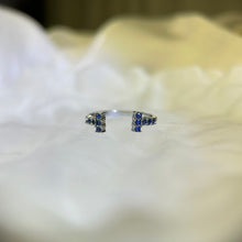 Load image into Gallery viewer, Blue Sapphire Adjustable Ring 蓝色蓝宝石镶嵌活口戒指
