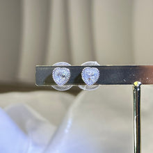 Load image into Gallery viewer, 925 Silver Clear Quartz Love Heart Earrings 白水晶爱心镶嵌银耳钉
