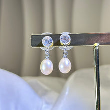 将图片加载到图库查看器，925 Silver Champagne Freshwater Pearl Earrings 香槟色淡水珍珠镶嵌银耳钉
