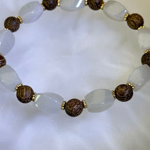 Load image into Gallery viewer, Cream Nephrite Argawood Beads Bracelet 和田玉青白玉沉香木手串
