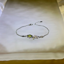 将图片加载到图库查看器，Peridot Goldfish Bracelet 橄榄石镶嵌金鱼手链
