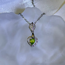 Load image into Gallery viewer, Peridot Love Heart Pendant 橄榄石镶嵌爱心吊坠
