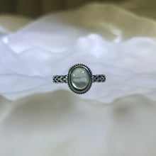 Load image into Gallery viewer, Green Prehnite Adjustable Ring 绿色葡萄石镶嵌活口戒指
