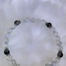 Load image into Gallery viewer, Moonstone Iolite Cat Beads Bracelet 冰长石月光石堇青石镶嵌猫头手串
