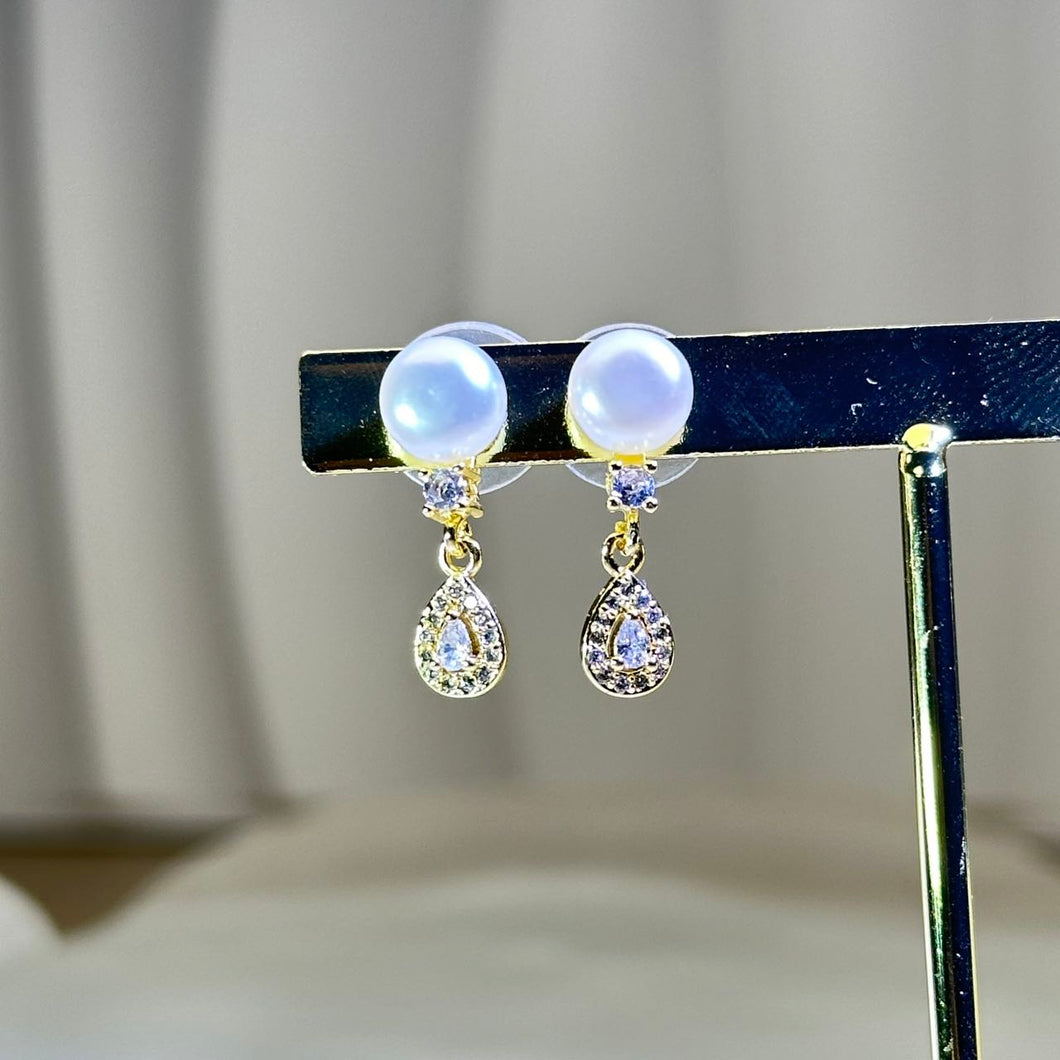 14K Gold Filled White Freshwater Pearl Earrings 白色淡水珍珠14K注金镶嵌耳钉