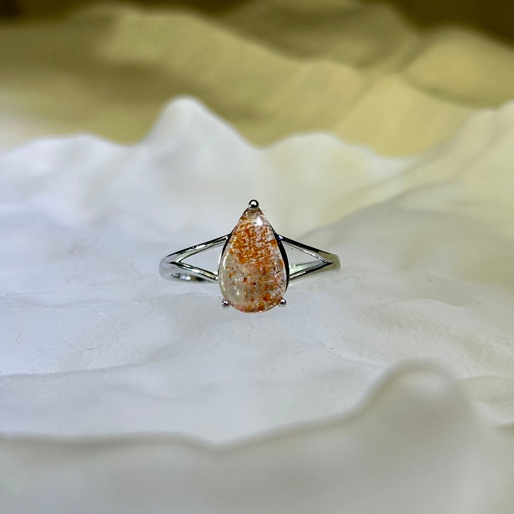 Golden Strawberry Quartz Adjustable Ring 金色草莓晶镶嵌活口戒指