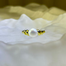 Load image into Gallery viewer, White Freshwater Pearl Adjustable Ring 白色淡水珍珠镶嵌活口戒指
