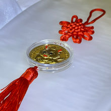 将图片加载到图库查看器，999 Gold Foil Year of Dragon Souvenir Coin Ornament Car Charm Bag 金箔龙年纪念币挂饰车挂包挂
