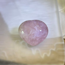 Load image into Gallery viewer, Rose Quartz Love Heart 粉水晶爱心
