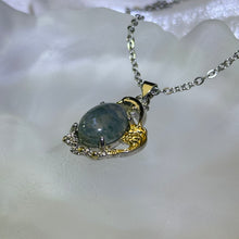 Load image into Gallery viewer, Moss Agate Dolphin Pendant 水草玛瑙镶嵌海豚吊坠
