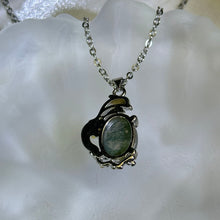 Load image into Gallery viewer, Moss Agate Dolphin Pendant 水草玛瑙镶嵌海豚吊坠
