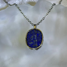 Load image into Gallery viewer, Lapis Lazuli Night Owl Pendant 青金石镶嵌猫头鹰吊坠
