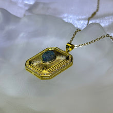 将图片加载到图库查看器，Black Opal Pendant 黑色欧泊镶嵌吊坠
