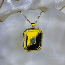 Load image into Gallery viewer, Black Opal Pendant 黑色欧泊镶嵌吊坠
