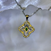 Load image into Gallery viewer, Chrome Diopside Pendant 透辉石镶嵌吊坠
