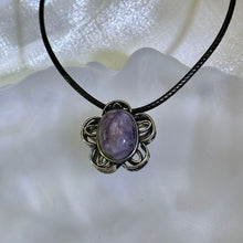 将图片加载到图库查看器，Charoite Flower Pendant Necklace 紫龙晶镶嵌花朵吊坠项链
