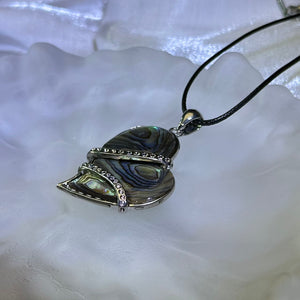 PAUA Abalone Shell Love Heart Pendant Necklace 鲍贝爱心镶嵌吊坠项链