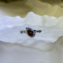 将图片加载到图库查看器，Ruby Garnet Adjustable Ring 酒红石榴石镶嵌活口戒指
